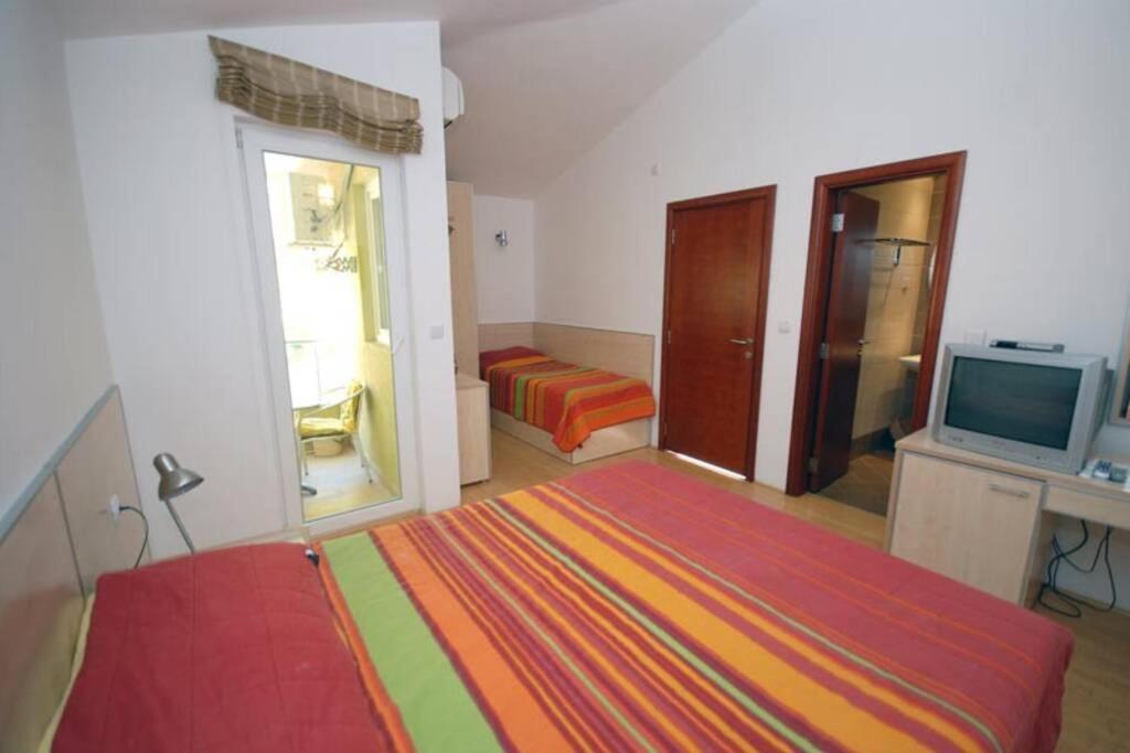 Bmv Room For 2-3 With Greenery View Sveti Stefan Εξωτερικό φωτογραφία